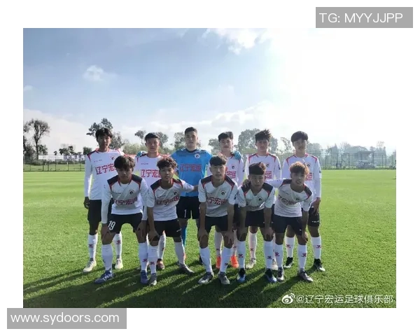 足球明星早期合影珍藏回忆展现他们的成长与奋斗历程